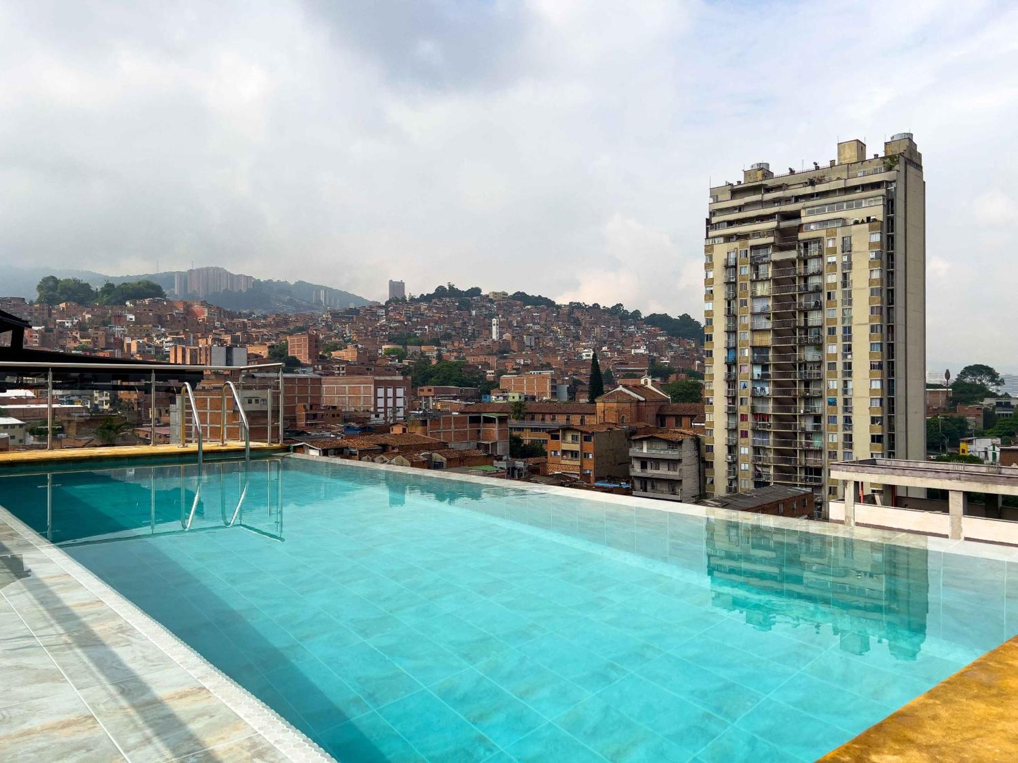 Apartahotel Medellín Buitenkant foto
