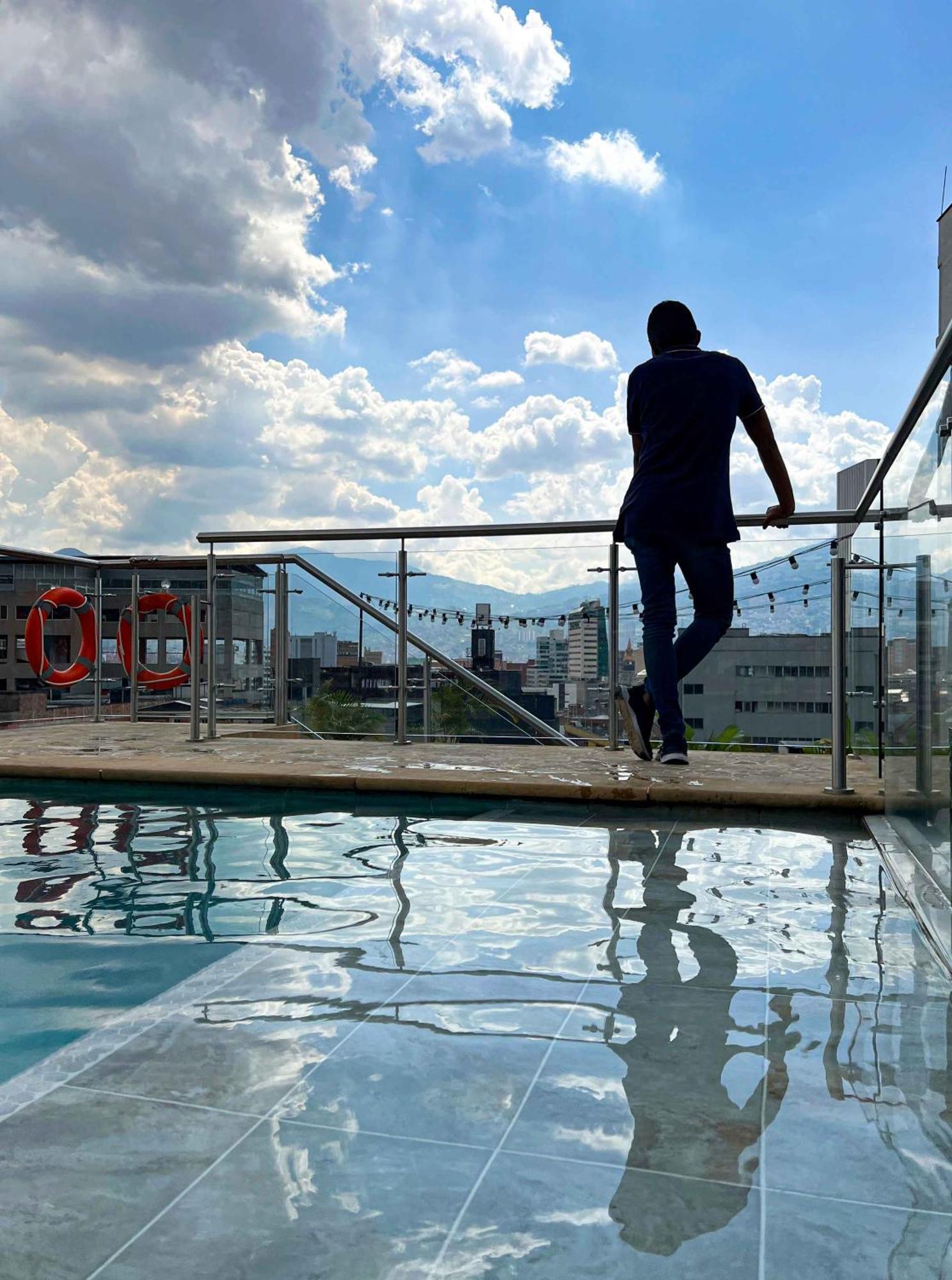 Apartahotel Medellín Buitenkant foto